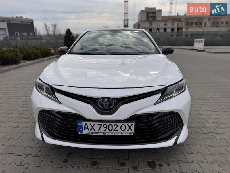 Седан Toyota Camry 2019 в Харькове