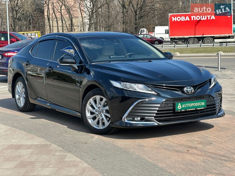 Седан Toyota Camry 2022 в Киеве