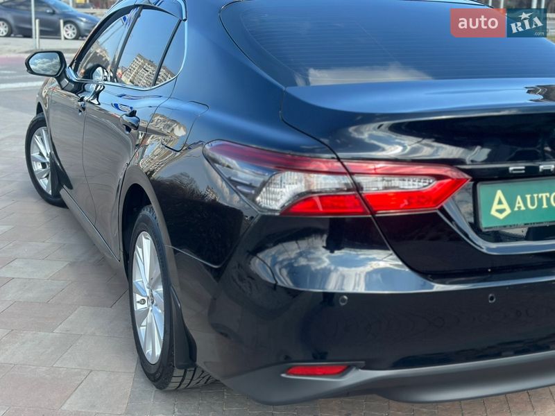 Седан Toyota Camry 2022 в Киеве