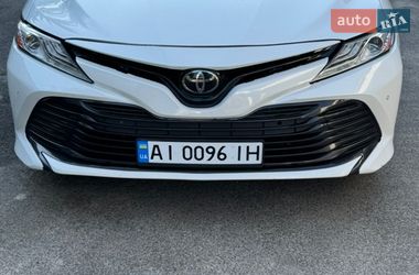 Седан Toyota Camry 2018 в Киеве