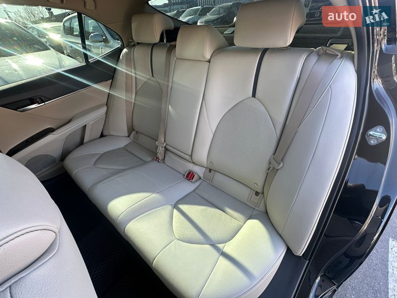Седан Toyota Camry 2022 в Киеве