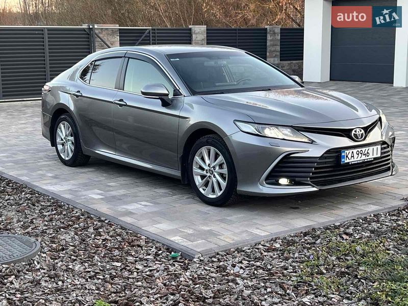 Седан Toyota Camry 2023 в Киеве