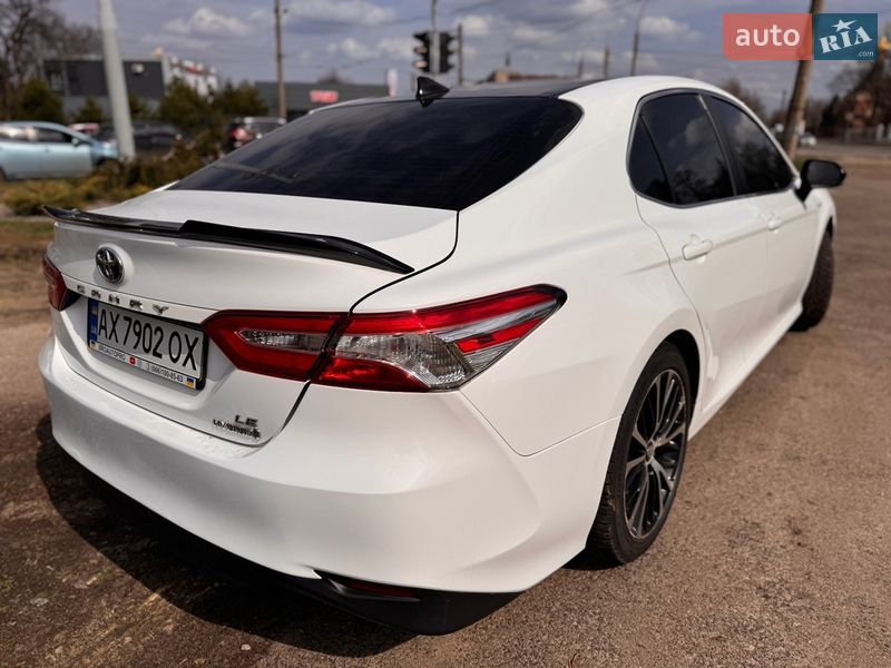 Седан Toyota Camry 2019 в Харькове