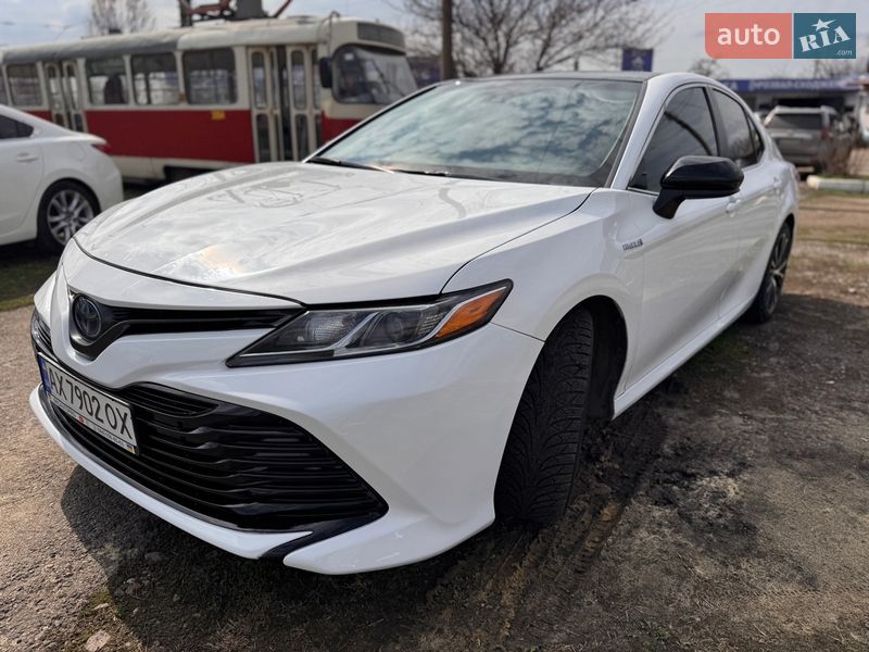 Седан Toyota Camry 2019 в Харькове