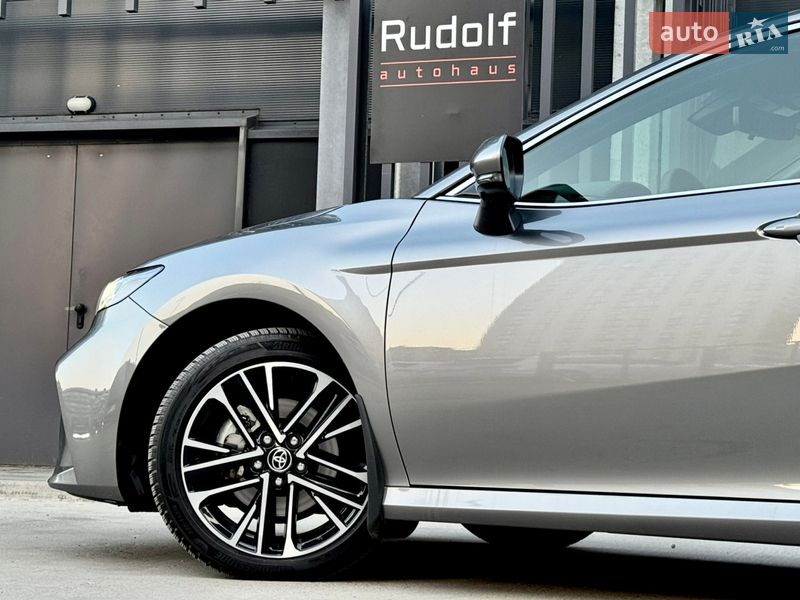 Седан Toyota Camry 2024 в Києві
