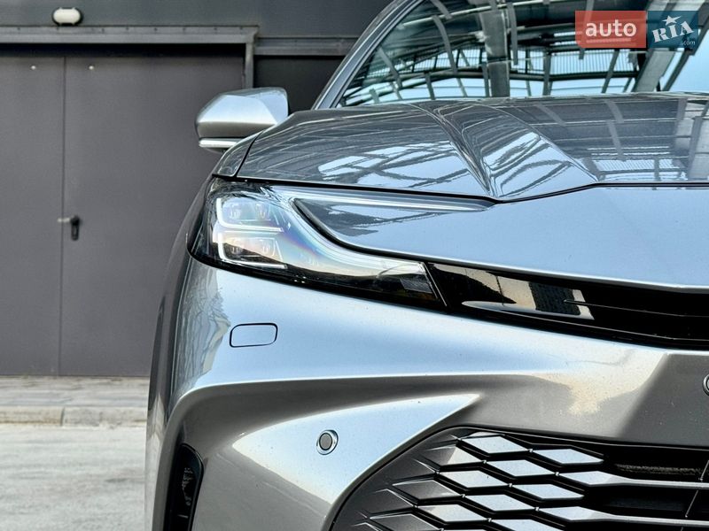Седан Toyota Camry 2024 в Києві