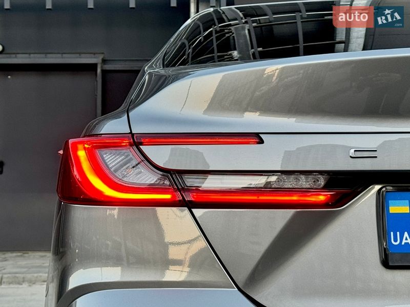 Седан Toyota Camry 2024 в Києві