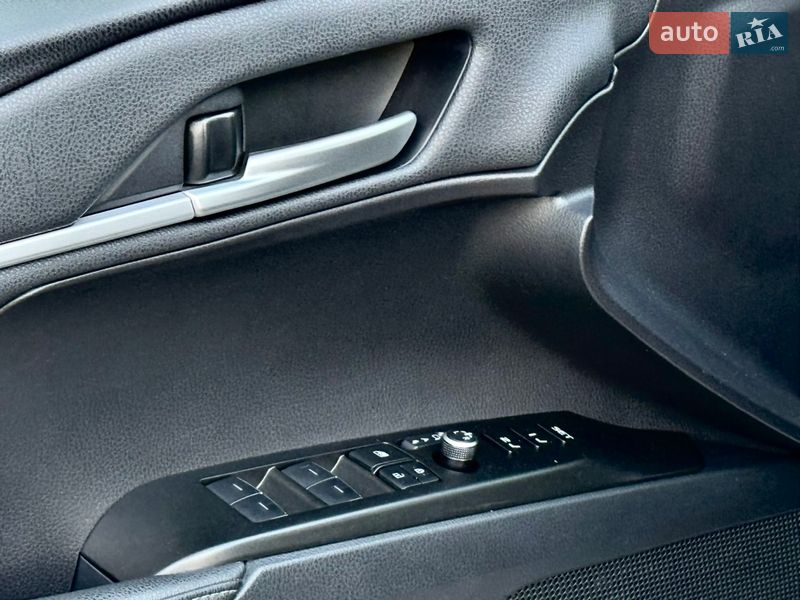 Седан Toyota Camry 2024 в Києві