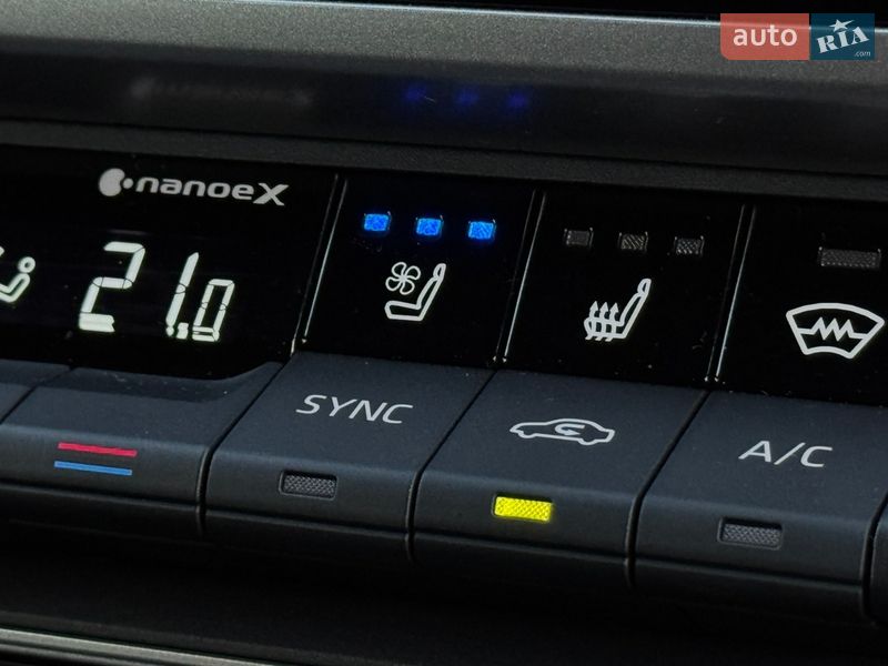 Седан Toyota Camry 2024 в Києві