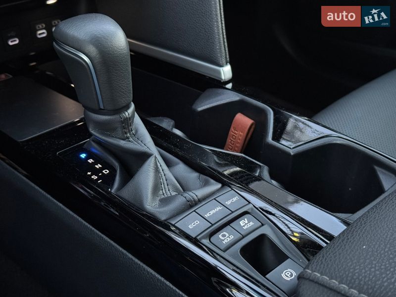 Седан Toyota Camry 2024 в Києві