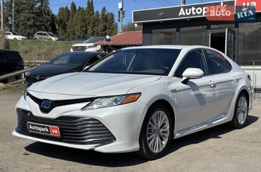Седан Toyota Camry 2019 в Виннице