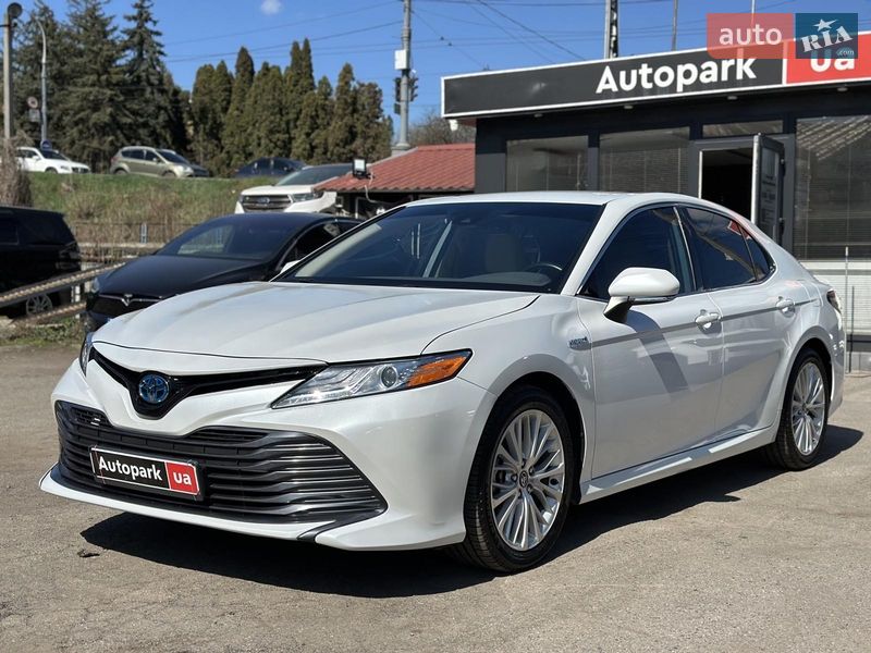 Toyota Camry 2019