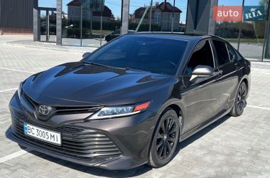 Седан Toyota Camry 2018 в Львові