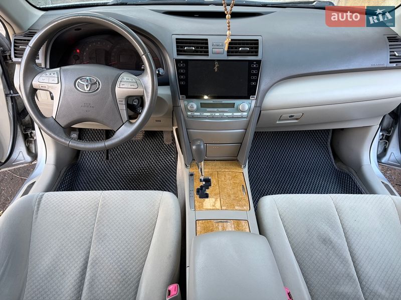 Седан Toyota Camry 2006 в Киеве