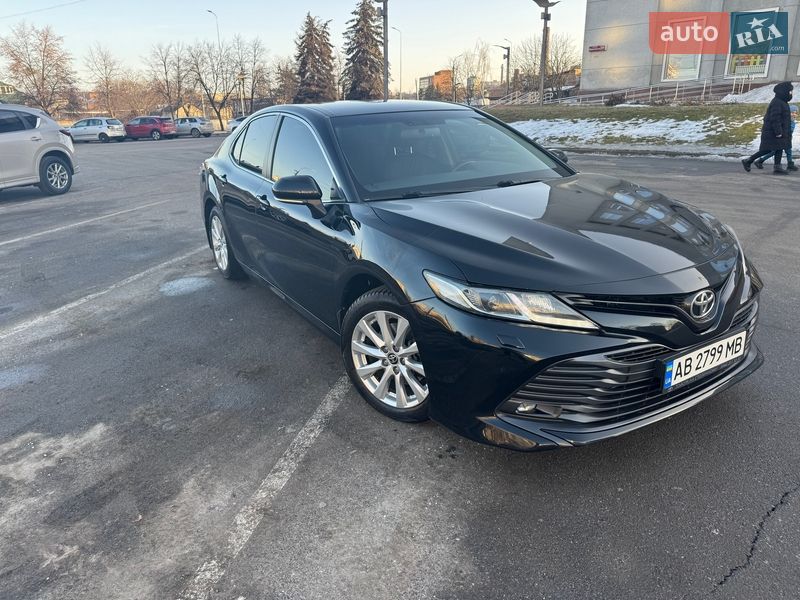 Седан Toyota Camry 2020 в Виннице