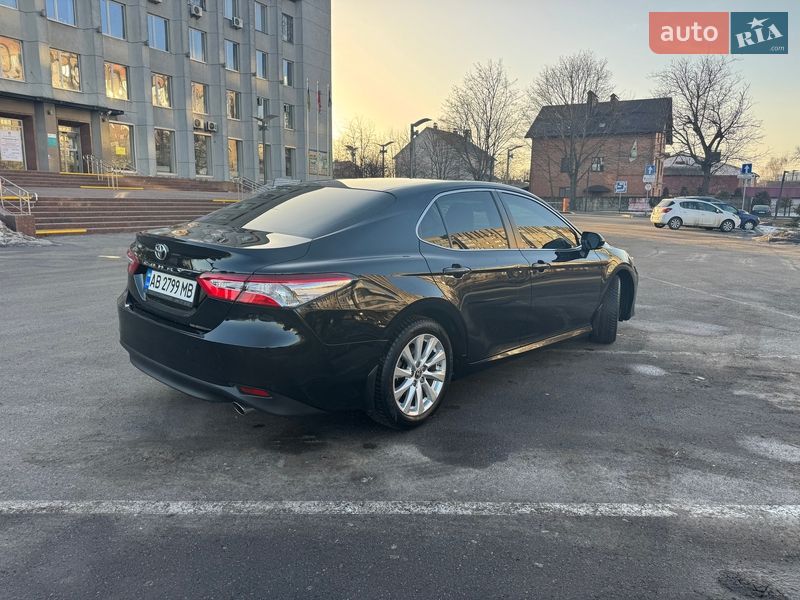 Седан Toyota Camry 2020 в Виннице