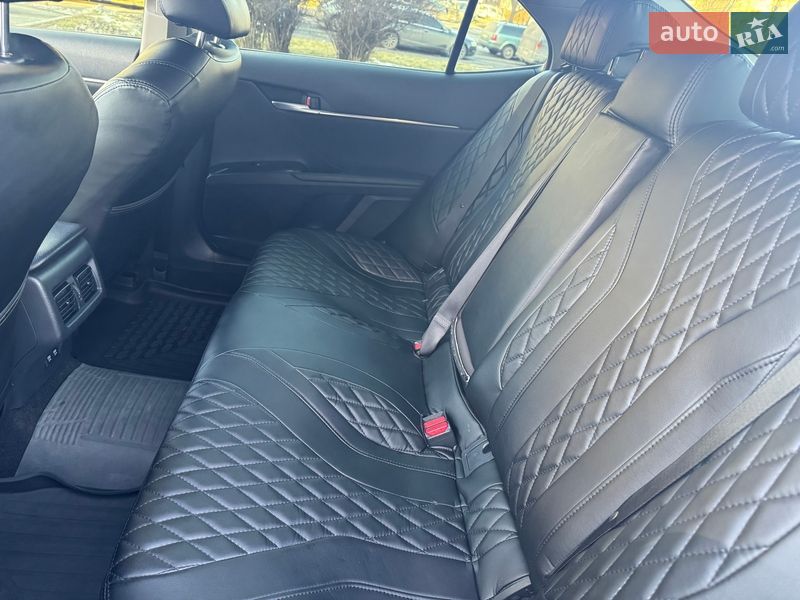 Седан Toyota Camry 2020 в Виннице