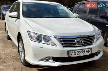 Седан Toyota Camry 2013 в Киеве