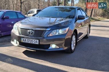 Седан Toyota Camry 2013 в Києві