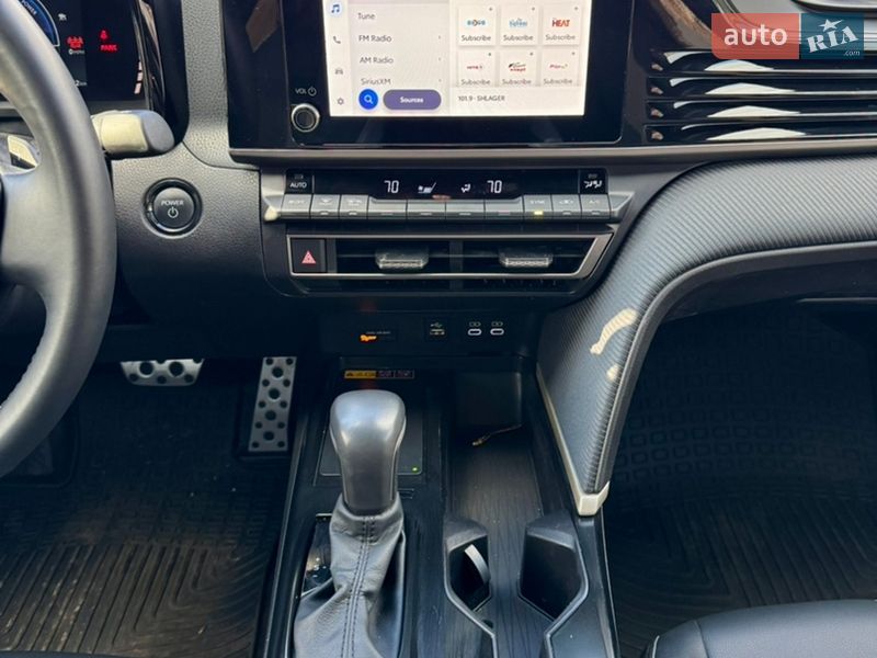 Седан Toyota Camry 2024 в Киеве