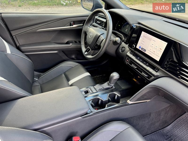 Седан Toyota Camry 2024 в Киеве