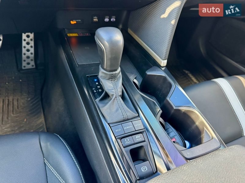 Седан Toyota Camry 2024 в Киеве