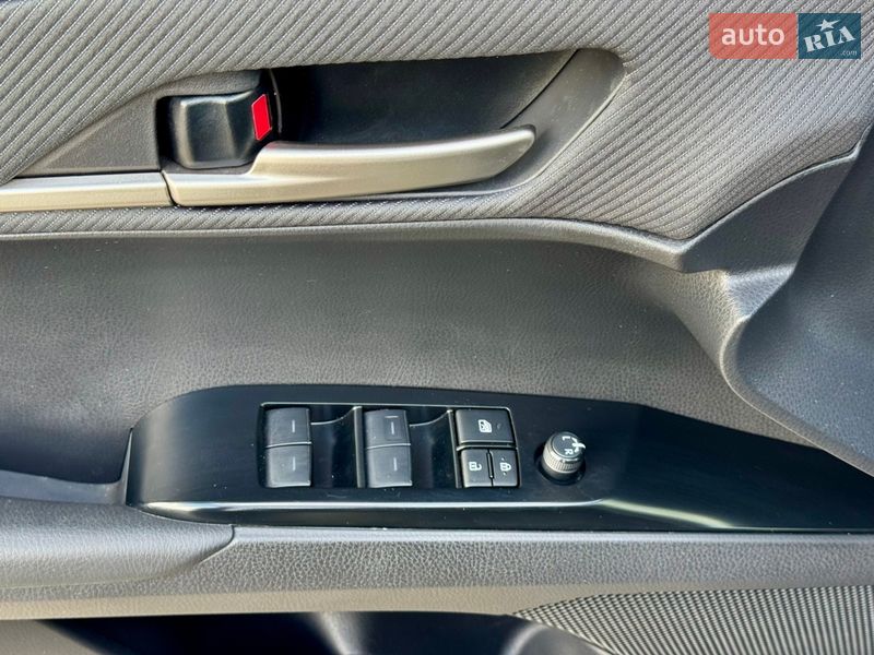 Седан Toyota Camry 2024 в Киеве