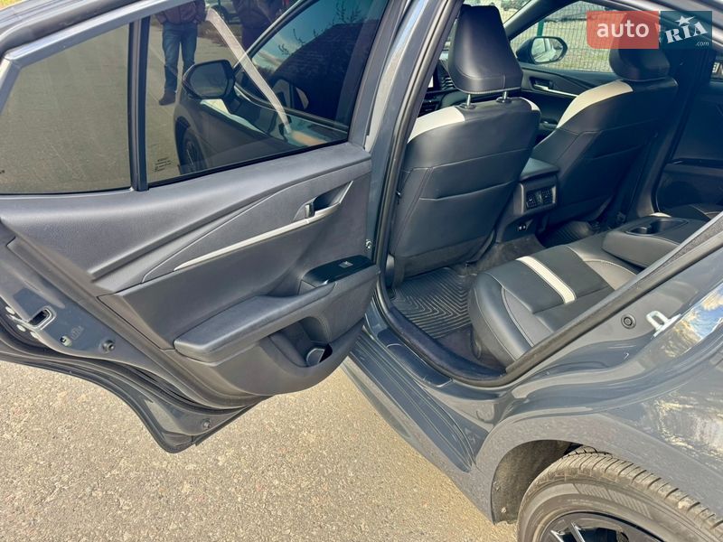 Седан Toyota Camry 2024 в Киеве