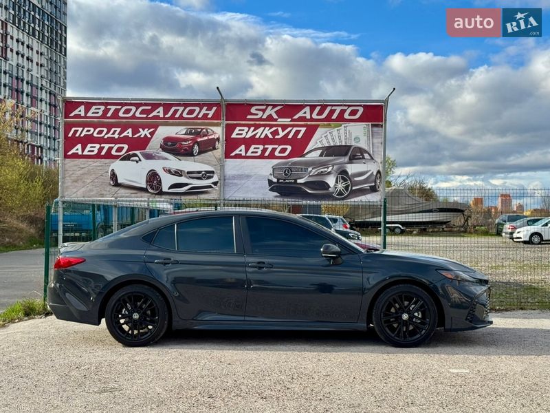 Седан Toyota Camry 2024 в Киеве