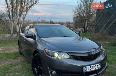 Седан Toyota Camry 2014 в Дніпрі