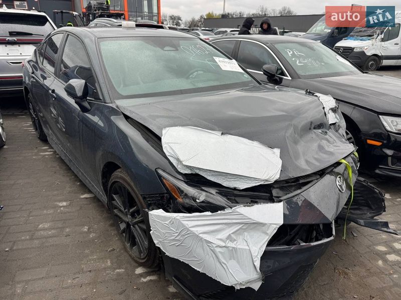 Седан Toyota Camry 2024 в Львові