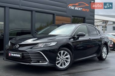 Седан Toyota Camry 2022 в Ровно