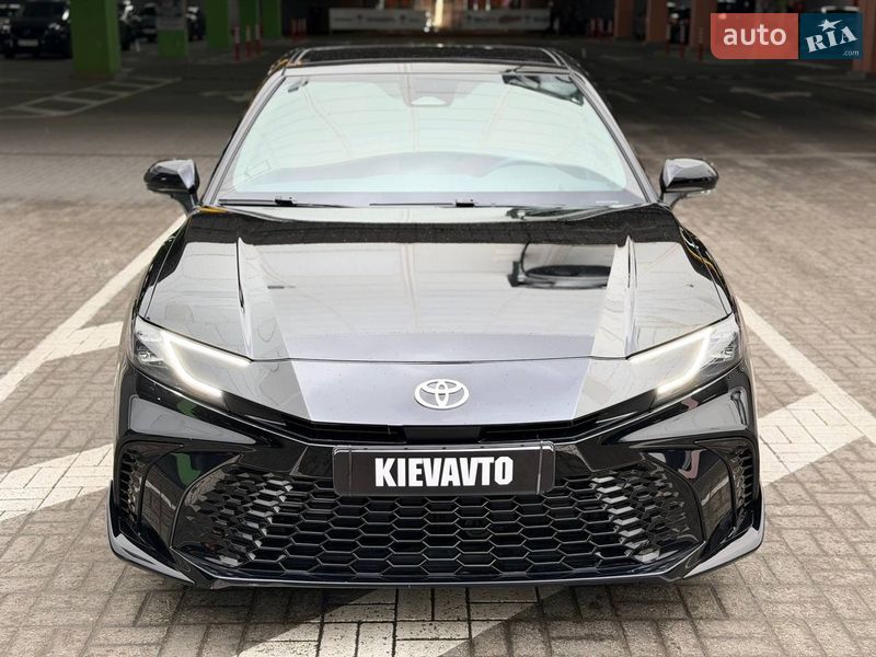 Седан Toyota Camry 2024 в Києві