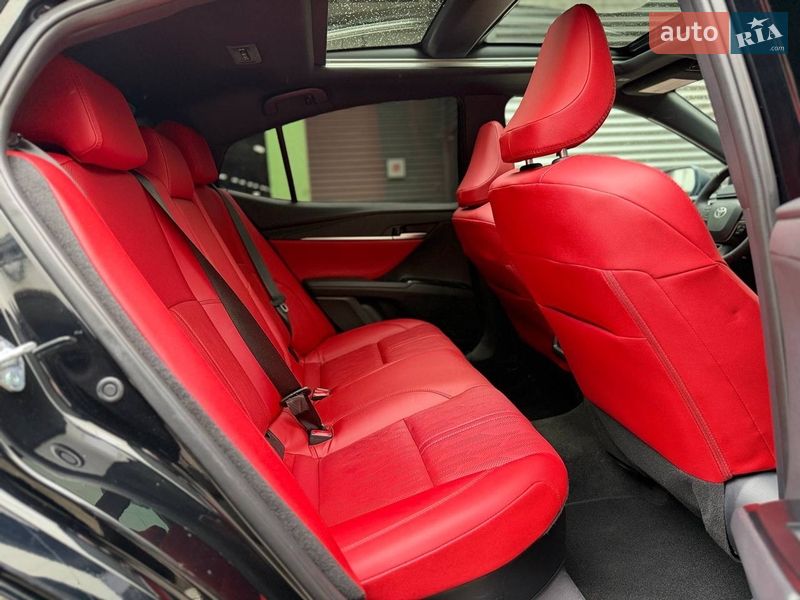 Седан Toyota Camry 2024 в Києві