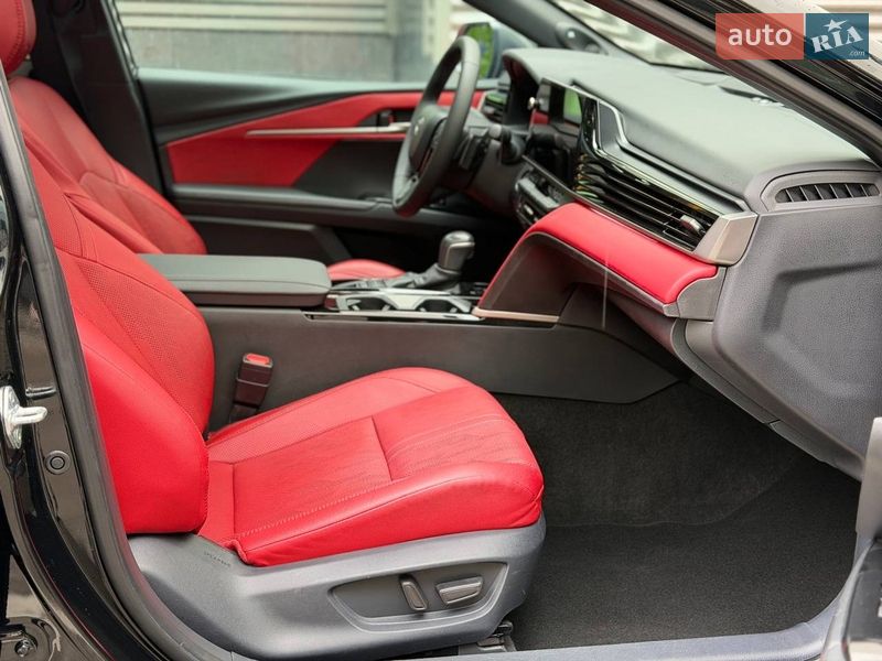 Седан Toyota Camry 2024 в Києві