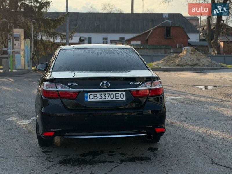 Седан Toyota Camry 2017 в Прилуках