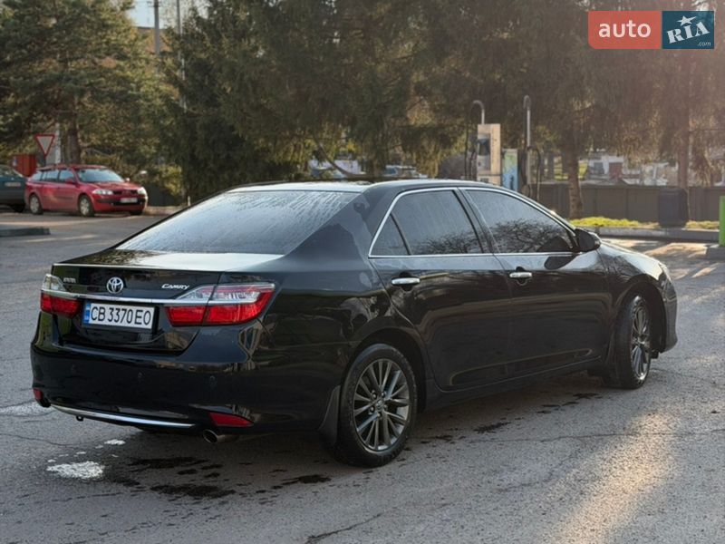 Седан Toyota Camry 2017 в Прилуках