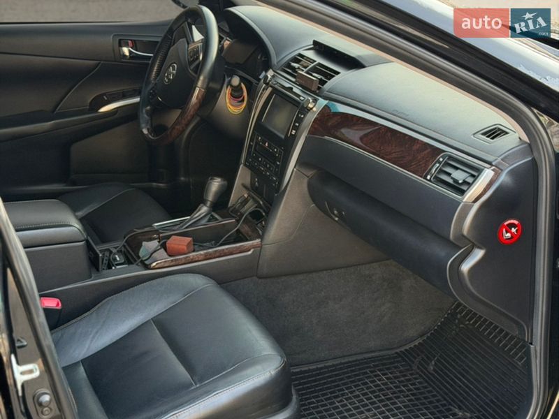 Седан Toyota Camry 2017 в Прилуках