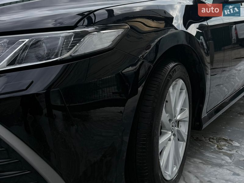Седан Toyota Camry 2023 в Киеве