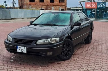 Седан Toyota Camry 1998 в Ровно