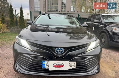 Седан Toyota Camry 2018 в Киеве