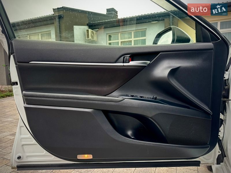 Седан Toyota Camry 2020 в Києві