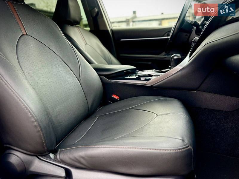 Седан Toyota Camry 2020 в Києві