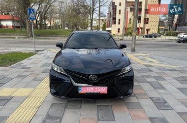 Седан Toyota Camry 2018 в Запоріжжі