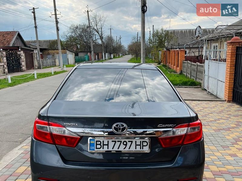 Седан Toyota Camry 2014 в Раздельной