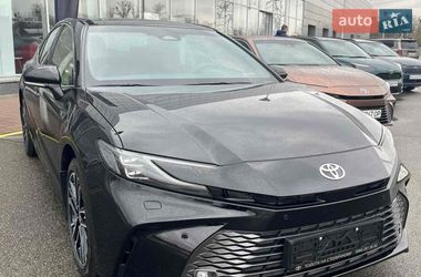 Седан Toyota Camry 2025 в Киеве