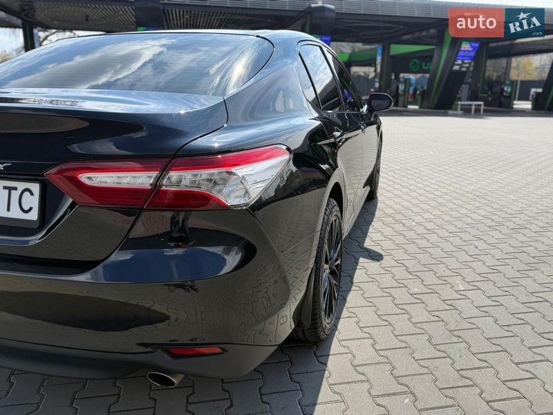 Седан Toyota Camry 2017 в Киеве