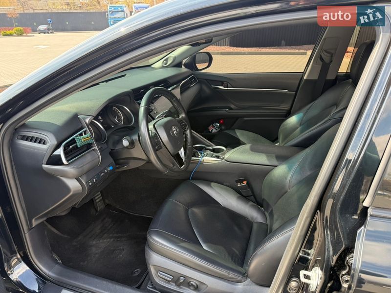 Седан Toyota Camry 2017 в Киеве