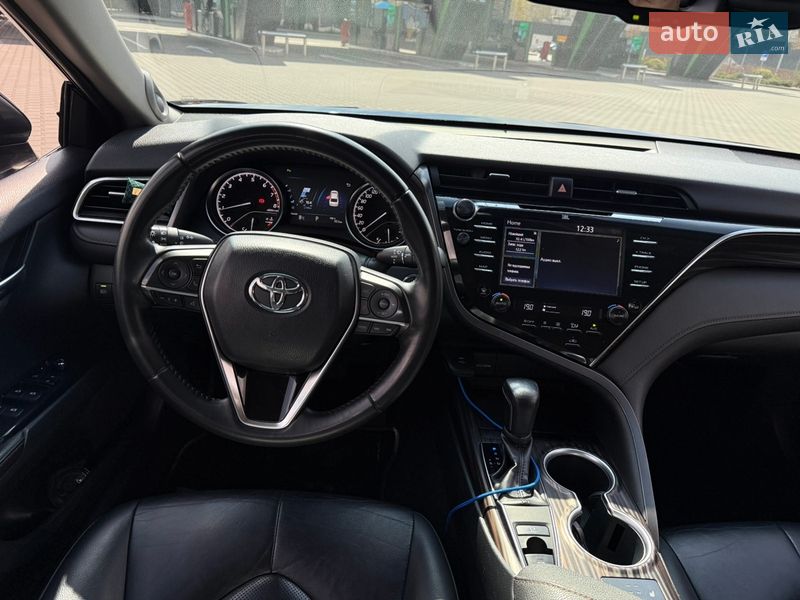 Седан Toyota Camry 2017 в Киеве