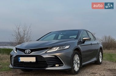 Седан Toyota Camry 2023 в Днепре
